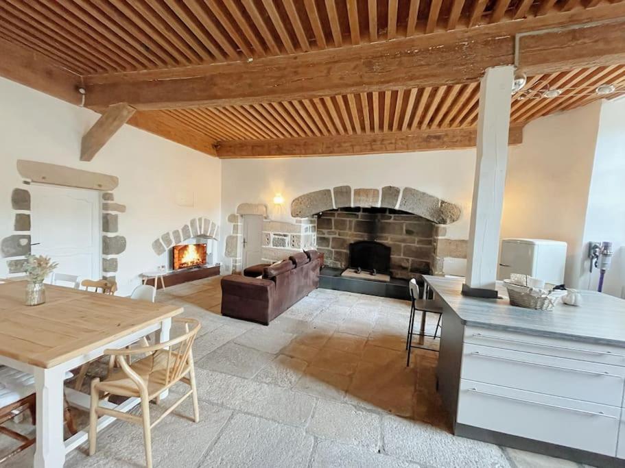 Logis Du Chandelier Le Puy-en-Velay Exterior foto