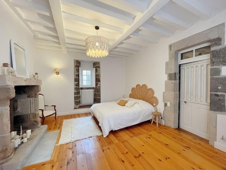 Logis Du Chandelier Le Puy-en-Velay Exterior foto